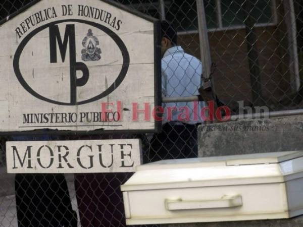 Los cadáveres son ingresados a la morgue capitalina para determinar las causas de la muerte. Foto archivo EL HERALDO