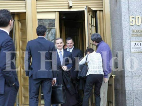 Los primos Yani y Yankel Rosenthal al salir de la Corte de Nueva York. (FOTOS: Jonny Magallanes).