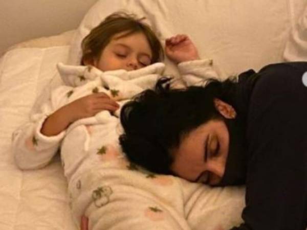 Aislinn y su hija Kailani dieron positivo a covid. Foto: Instagram