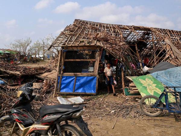 El ciclón Mocha dejó al menos 60 muertos a su paso por Birmania, informaron el martes dirigentes locales y medios estatales de este país del sudeste asiático, donde la población afectada empieza a reconstruir sus viviendas y aguarda la llegada de ayuda.