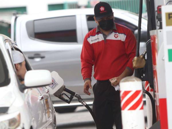 El margen entre el galón de la gasolina superior y regular crecerá a 11.85 lempiras específicamente en la capital.