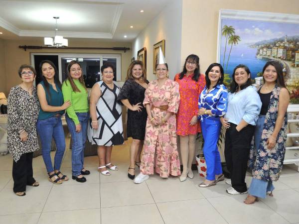 Sandra Atala, Alexandra Pomachagua, Fiorella Azula, Marita Soto, Eliana Durand, Julia Reyes, Fabiola Soto, Cecilia De la Puente, Mariana Diaz y Roxana Huamán.