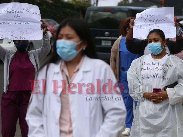 En septiembre se estimaba que llegarían los médicos cubanos al país, pero hasta la fecha no han firmado el contrato oficial.