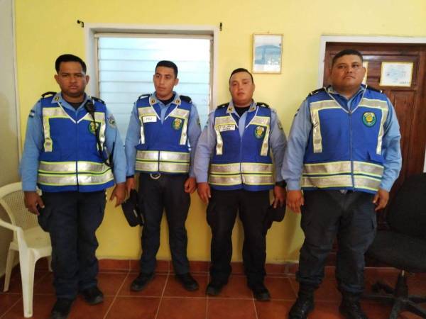 Cuatro policías fueron capturados en una calle que conduce al municipio de Nacaome.