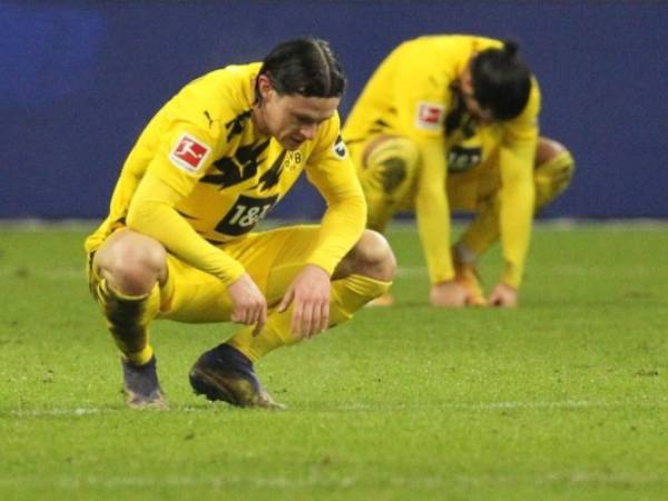 Los jugadores de Dortmund reaccionan después del partido de fútbol de la Bundesliga de primera división alemana Eintracht Frankfurt vs BVB Borussia Dortmund, en Frankfurt, Alemania occidental, el 5 de diciembre de 2020. Foto: AFP