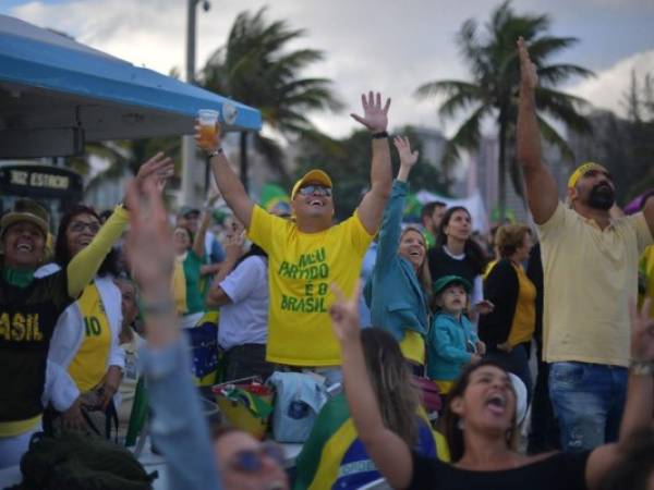 Su campaña se basó en un rechazo visceral del Partido de los Trabajadores (PT) de Haddad y en promesas de mano dura contra la criminalidad y de lucha contra la corrupción.