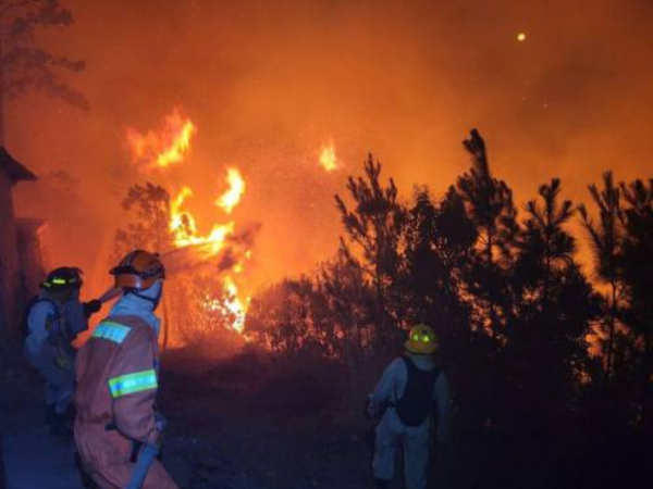 El mal uso de la pólvora provocó que un siniestro se generara en las orillas de la colonia Calpules. Hubo cinco incendios más.