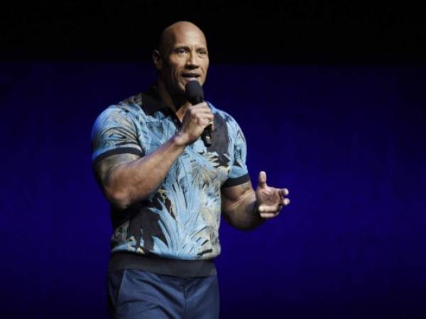 Dwayne Johnson habla durante la presentación de Universal Pictures en CinemaCon 2019, en el Caesars Palace de Las Vegas. Foto: AP.