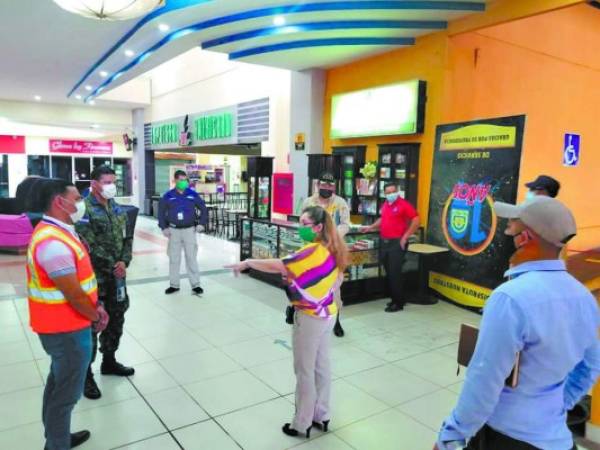 Este lunes reabren las agencias bancarias en el centro comercial de Comayagua bajo estrictas medidas de bioseguridad.