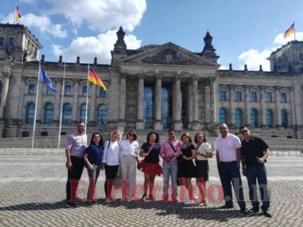 El grupo de periodistas centroamericanos durante la visita al Instituto Alemán de Asuntos Internacionales y Seguridad (SWP).