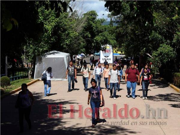 Cifras de la Universidad Nacional Autónoma indican que más de 427,000 personas se han sometido a los procesos de admisión.