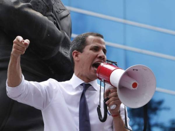 Foto del líder opositor venezolano Juan Guaid en una protesta en Caracas el 5 de julio del 2019. Foto: Leonardo Fernández/AP.