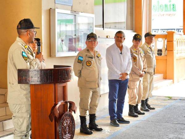 Los bomberos recibirán un incremento sustancial en su salario base.