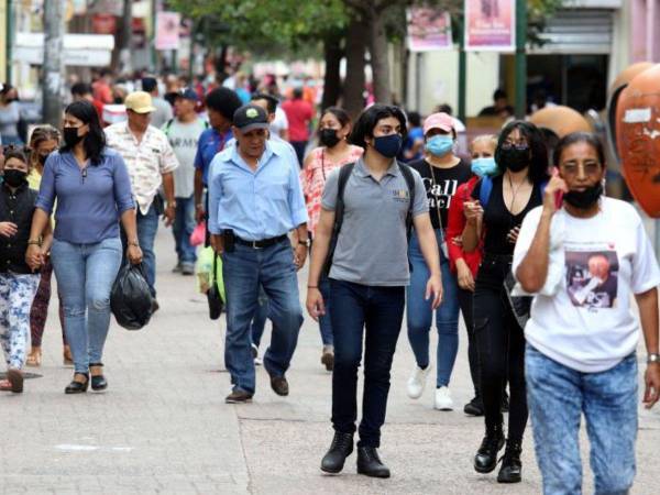 La Secretaría de Salud pide a la población que utilice la mascarilla tanto en lugares abiertos como cerrados ante este brote de casos.