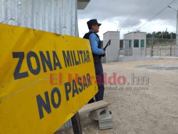 Resguardada por agentes policiales permanece la cárcel de El Porvenir. Foto Alex Pérez