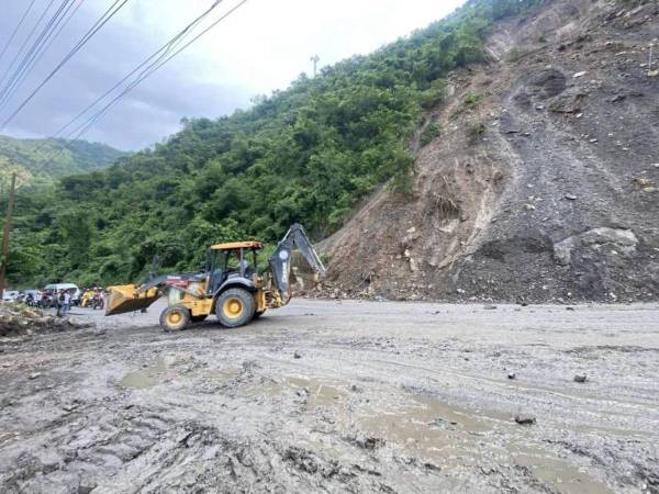 El alcalde sampedrano Roberto Contreras y el titular de la SIT, Octavio Pineda, discutieron en X/Twitter por el crédito de las reparaciones en la vía que conecta San Pedro Sula con occidente.