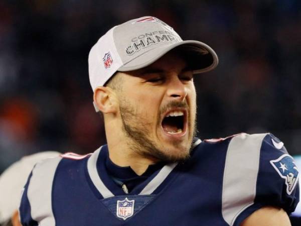 Danny Amendola #80 de los New England Patriots celebrando tras vencer a los Jaguares. (AFP)