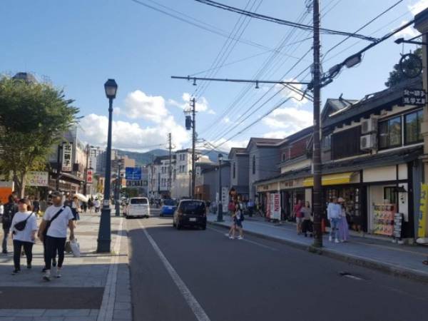 Turismo: Una es sede de los artesanos del vidrio y la otra es la cuna del ramen y la cerveza, dos metrópolis japonesas con mucho por descubrir.