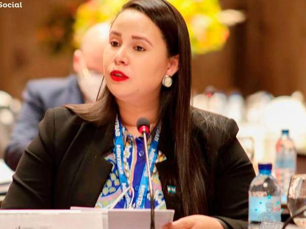 Ministra de Trabajo, Lesly Sarahí Cerna, durante una comparecencia en el Consejo de Ministros de Trabajo de Centroamérica y República Dominicana.