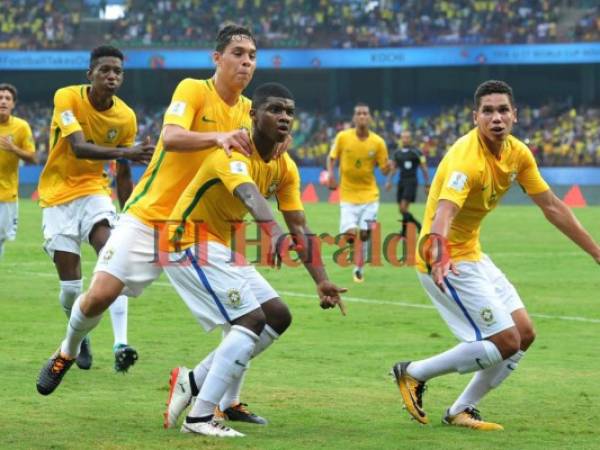 Brasil confirmó su condición de favorita en el Mundial que se disputa en India al derrotar a España (2-1).