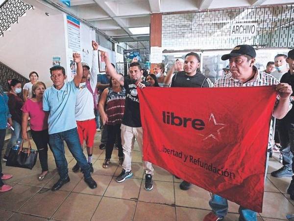 Desde abril del presente año existe conflicto en la RMS. Los colectivos de Libre exigen 80 plazas para personal a fines al partido político.