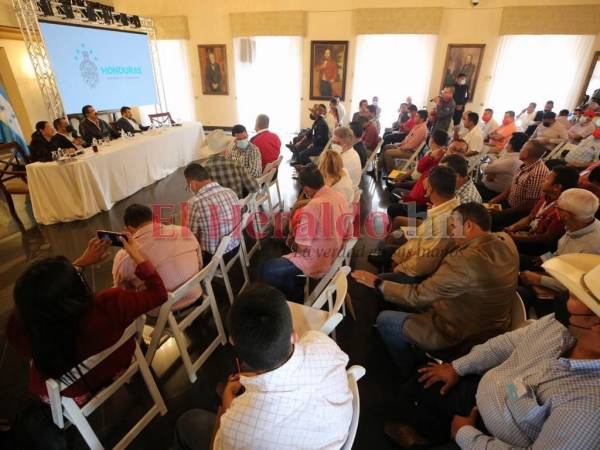 La reunión entre los ediles liberales y Manuel Zelaya tuvo lugar en Casa Presidencial.