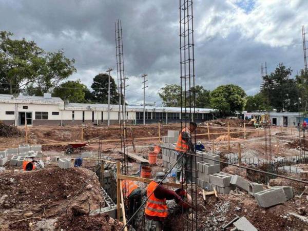 La obra es ejecutada por el Fondo Hondureño de Inversión Social (FHIS) y será equipada por la Secretaría de Salud (Sesal).