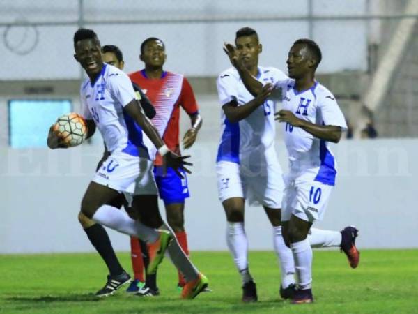 La Selección Sub-20 de Honduras durante un amistoso ante su similar de Costa Rica (Foto: Archivo)