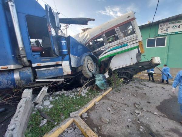 Hasta el momento solo se reportan daños materiales producto de la múltiple colisión.