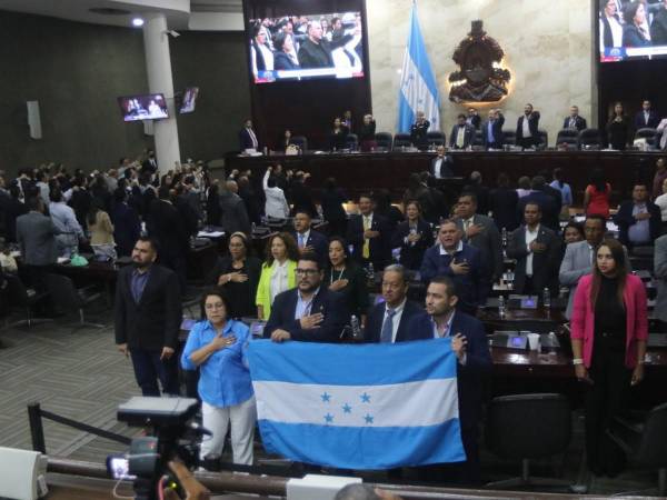 La bancada nacionalista volvió la espalda a la junta directiva del Congreso Nacional.