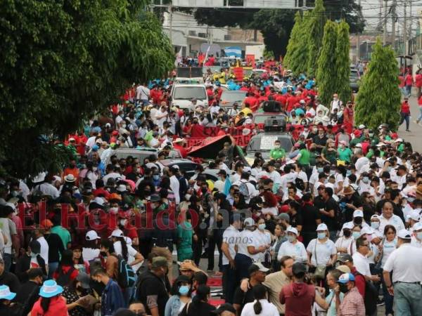 Así se vive la marcha de los trabajadores este 1 de mayo en Tegucigalpa.