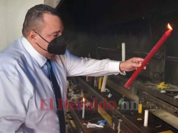 Jorge Aldana durante su visita a la Basílica de Suyapa. Foto: Efraín Salgado| EL HERALDO