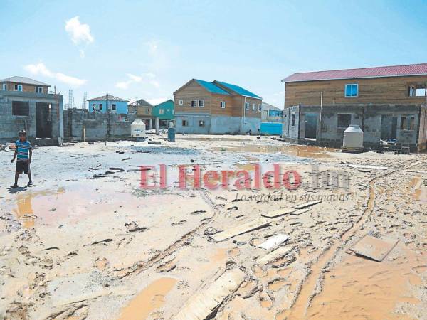 Con bloques y cementos, los guanajeños reconstruyen sus moradas, pero lejos del prometedor diseño.