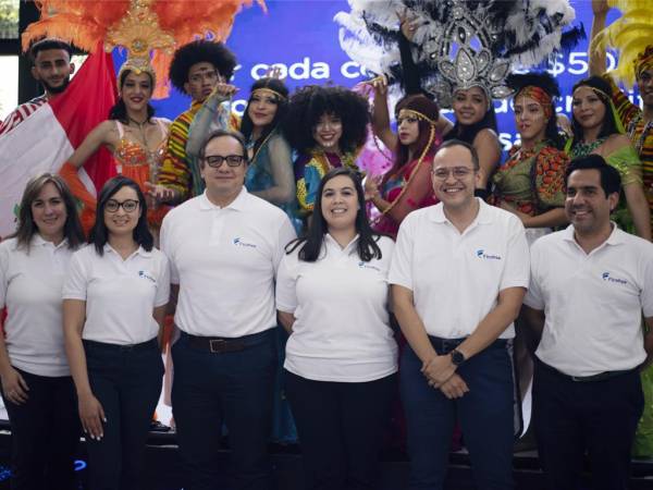 Adriana Perdomo, Karla Cálix, Germán Castañeda, Daphne Ordóñez, Leonel Rivas y Oscar Hernández.