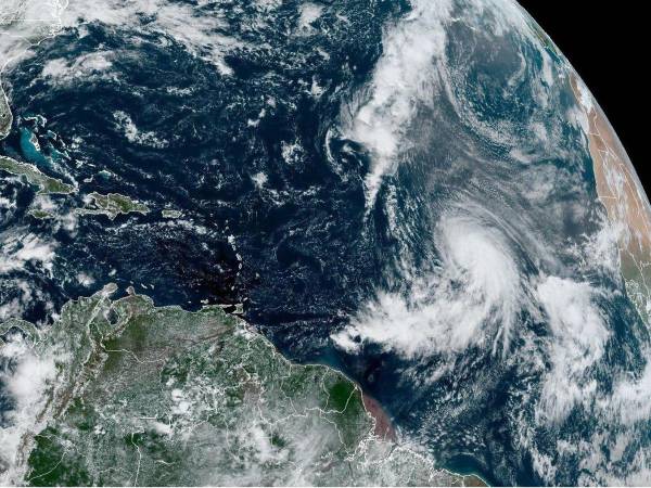 El NHC avisó que para el domingo la costa del sureste de EUA, recientemente impactada por el huracán Helene, podría registrar un fuerte oleaje debido a Kirk.