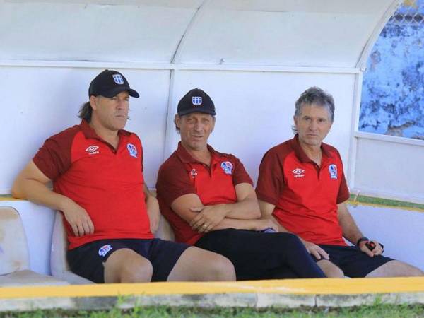 En el duelo de banquillos tendremos a dos caballeros del fútbol: <b>Pedro Troglio</b> (Argentina) y <b>Humberto Rivera </b>(Honduras), quienes no se han sacado una victoria en el presente campeonato.