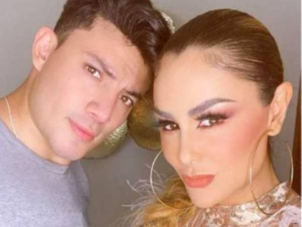 Larry y Ninel Conde se conocieron en la iglesia y se casaron durante la pandemia del covid-19.