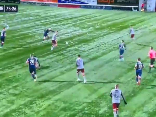 En la Segunda División Escocesa, Arbroath FC puso a su portero suplente Ally Adams como delantero y este anotó un gol contra los Rovers.