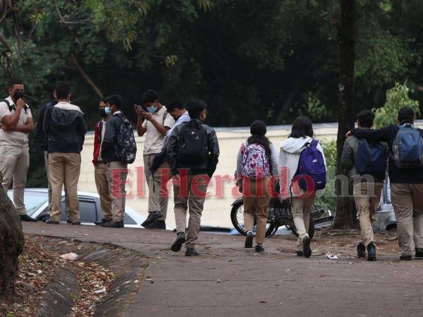 Los estudiantes asisten a sus clases con normalidad, pero en muchas ocasiones desconocen el esfuerzo que sus padres realizan para poder enviarlos a un aula o para sustentar sus estudios.