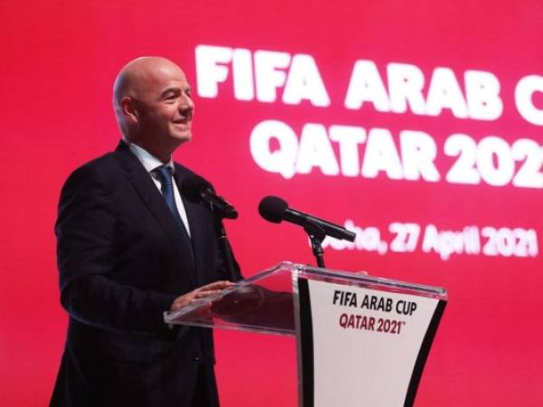 Gianni Infantino, presidente de la FIFA, hablando durante el sorteo oficial de la Copa Árabe de la FIFA Qatar 2021 en la Ópera Katara en la capital de Qatar, Doha. Foto:AFP