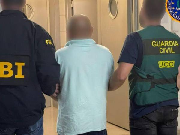 La Guardia Civil de España difundió esta imagen de uno de los detenidos.