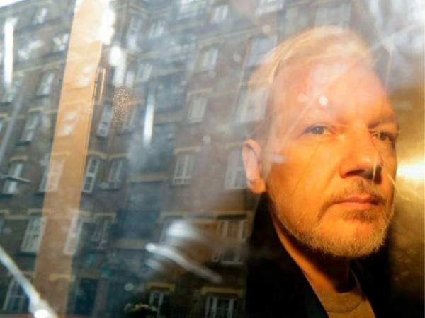 Assange debe comparecer en audiencia el año próximo sobre su extradición a Estados Unidos. AP.