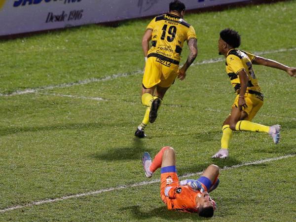 Al 90+1 el argentino Ramiro Rocca hizo retumbar el Estadio Morazán tras lograr el empate y quitarle de las manos los tres puntos a los dirigidos por Ninrod Medina.