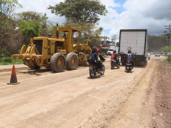 Los pobladores de las colonias en la salida a Olancho se quejaron de que a pesar que el contrato ya fue otorgado, según las autoridades de la SIT, no se ven avances en las obras y siguen sufriendo.