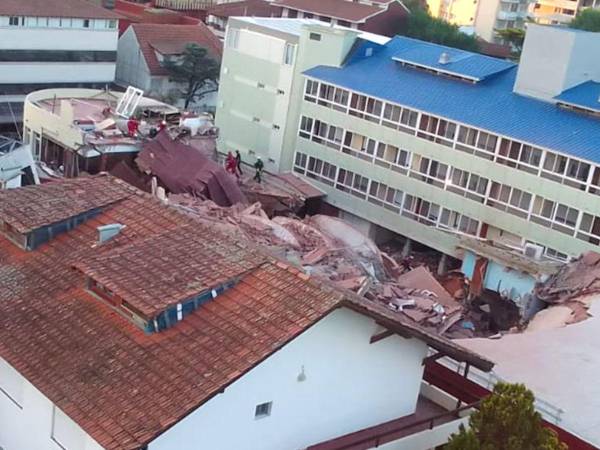 Preliminarmente se conoce que entre siete y nueve personas se encontraban en el hotel al momento del derrumbe, entre trabajadores de una obra que se estaba realizando en forma clandestina.