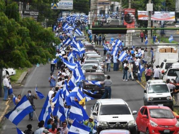 Muchos de los manifestantes son trabajadores de las empresas situadas a lo largo de la carretera.