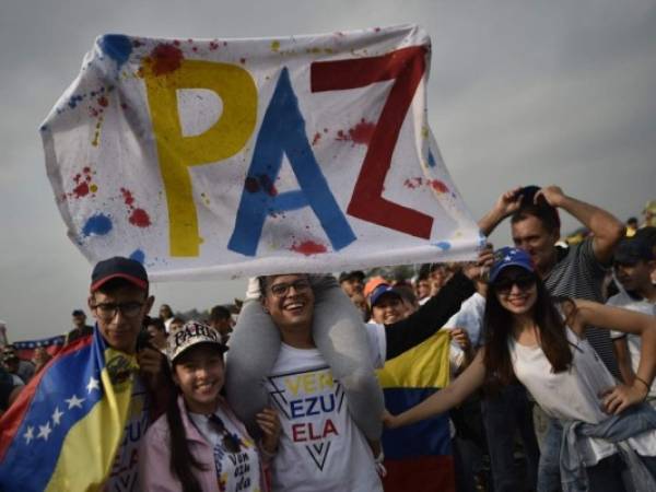 Este viernes se ofrecerá un concierto por la paz venezolana en la frontera entre Colombia y Venezuela. Foto / AFP