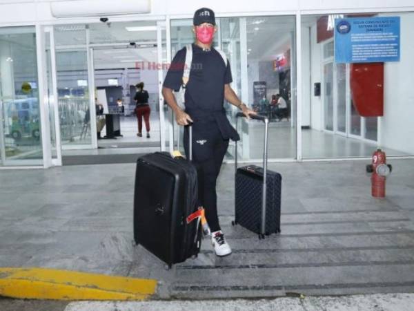 Momento cuando el Choco Lozano llegaba al aeropuerto de San Pedro Sula.