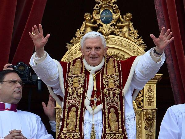 Algunos de los protocolos que se hacen en los funerales normales de los papas se realizarán en el de Benedicto XVI.