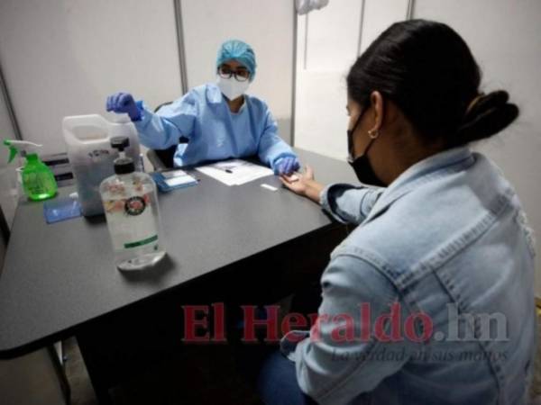 La Secretaría de Salud abasteció los CIS para evitar aglomeraciones en los triajes de la capital.